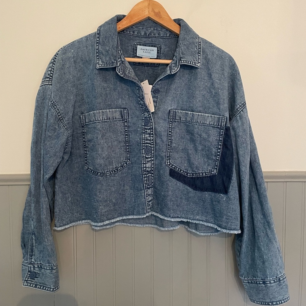American eagle cropped denim button up